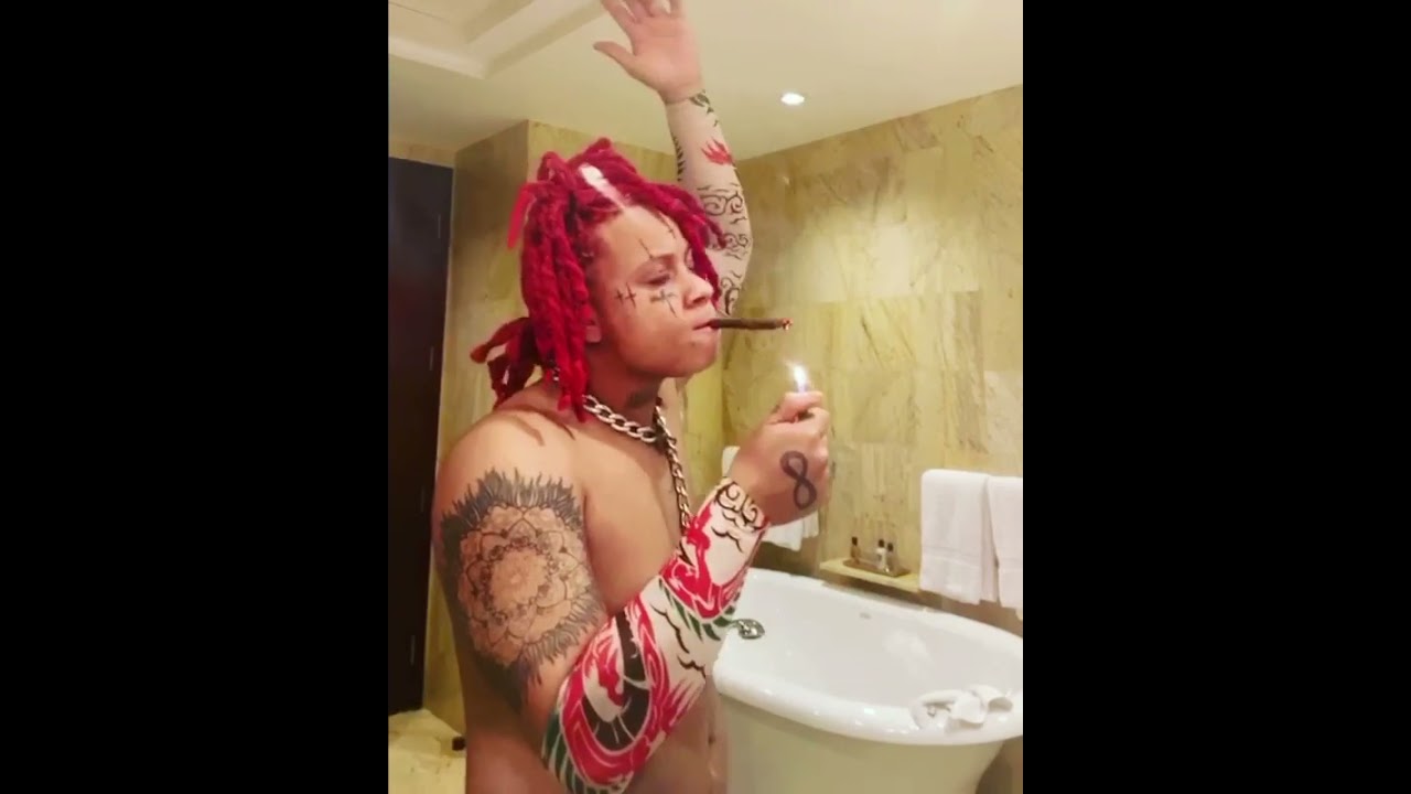 Trippie Redd Smoking A Blunt 🔥. #short