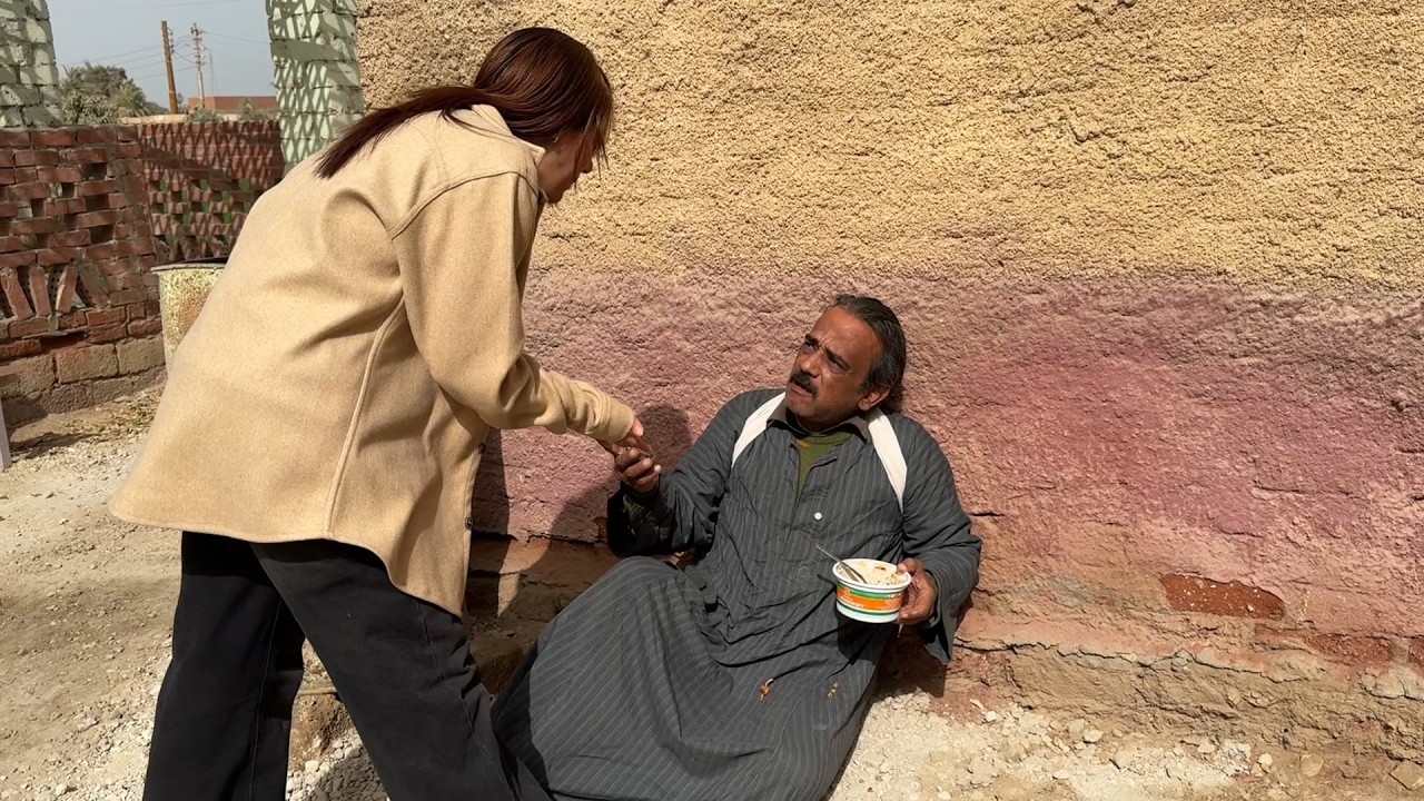 كانو فاكرينه متسول وبياكل في الشارع ومايعرفوش انه المليونير صاحب الشركه