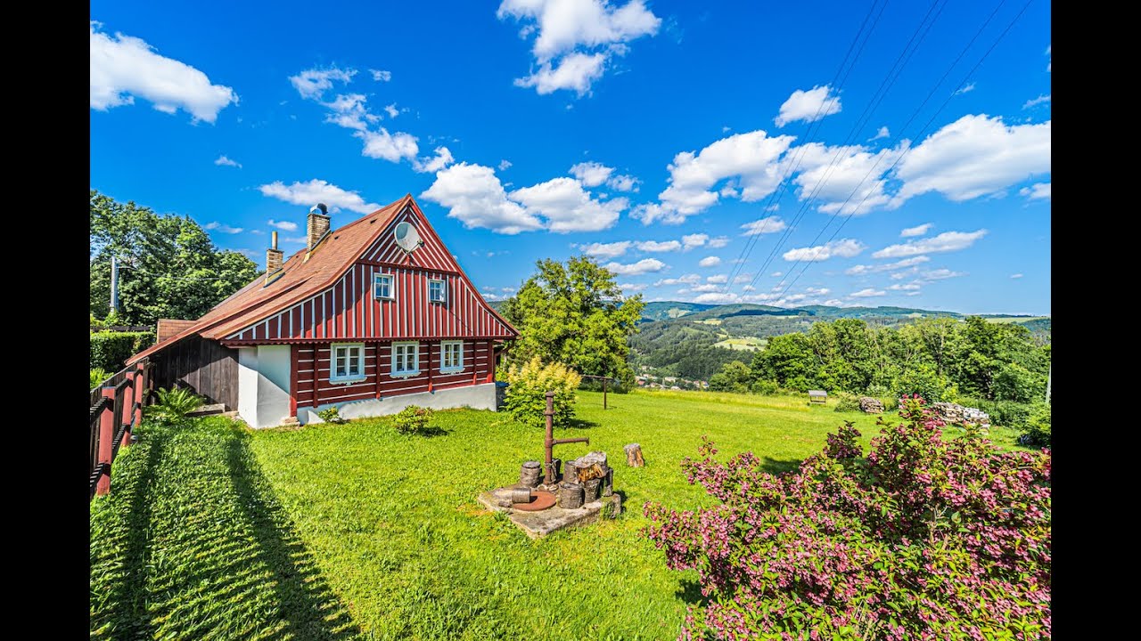 Poloroubenka 4+1 s terasou, krytým stáním, sklepem a pozemkem 4554 m2 v obci Velké Hamry