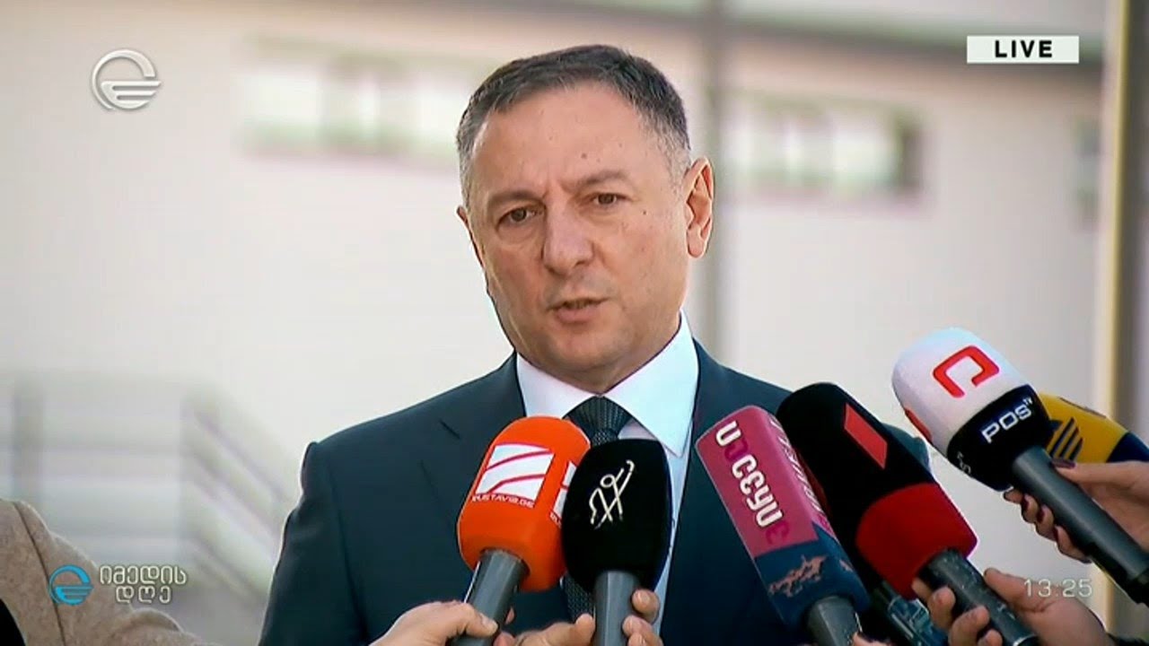 ვახტანგ გომელაური მედიის კითხვებს პასუხობს