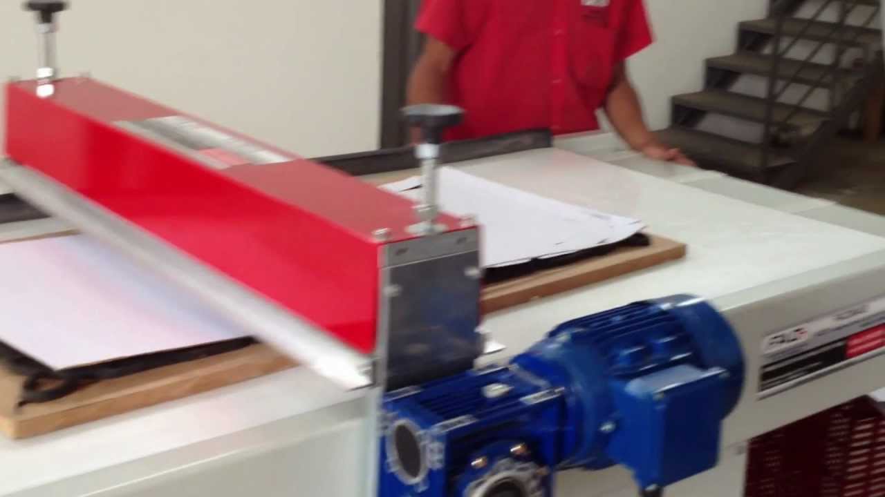 CORTE DE CAIXA DE PIZZAS . . . FACMAIS - MÁQUINAS DE CORTE E VINCO ELÉTRICA AUTOMATICA