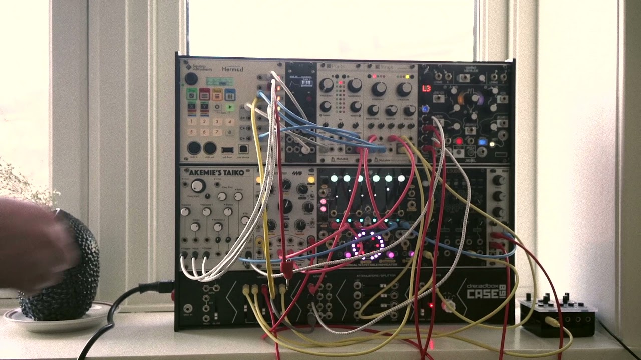 Moonrise | Generative Eurorack Patch | MI Rings, Plaits, Clouds; Akemie's Taiko; Ensemble Oscillator
