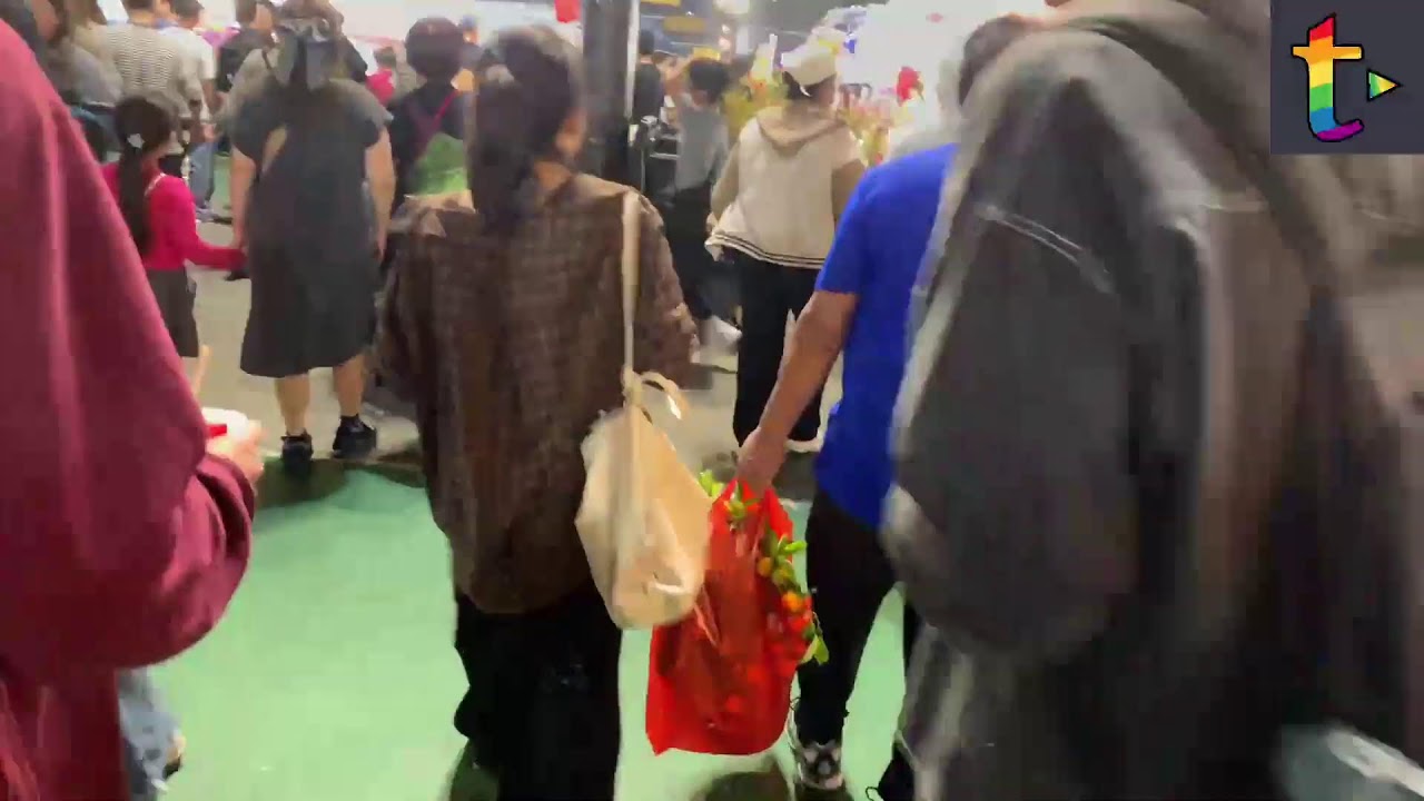 銅鑼灣維多利亞公園現場live 全港最大年宵市場維多利亞公園迎接年初1  記者：美娜
