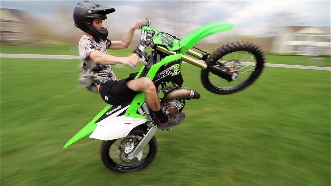 KX125 GOON WHEELIES