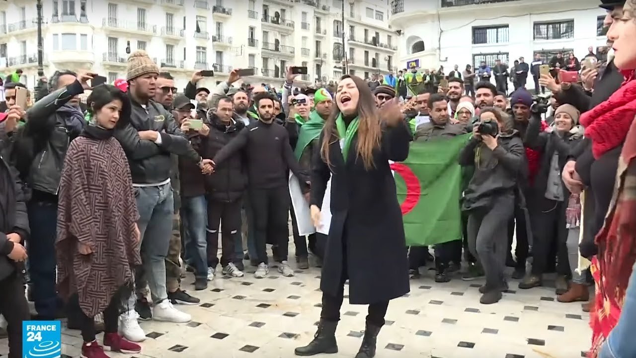 مسرح وغناء ورسم.. الوجه الآخر للحراك الشعبي في الجزائر