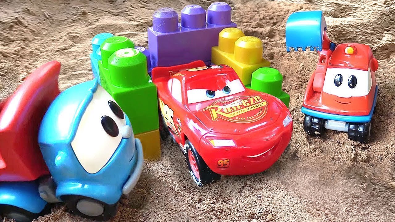 Spielzeugvideo f&uuml;r Kinder - Leo der Lastwagen und McQueen im Sandkasten