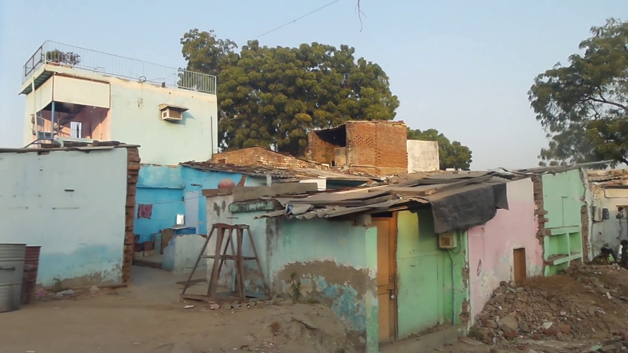 Driving past slums in Ahmedabad