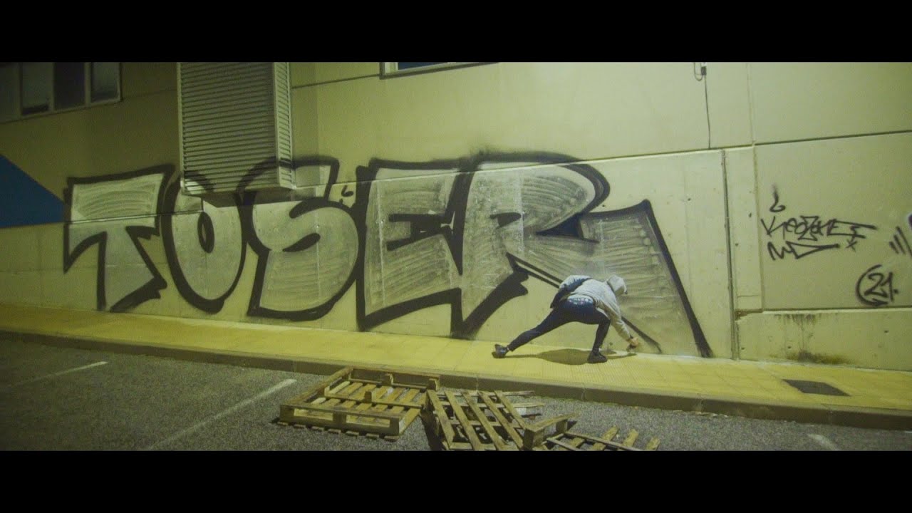 Gorilas en la niebla tour: PAMPLONA / IRUÑA (graffiti bombing)