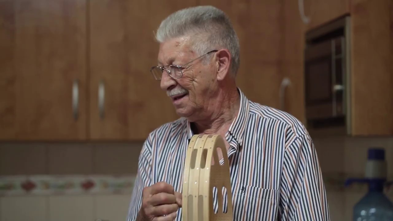 El Pandereta, el mayor artesano de panderetas.