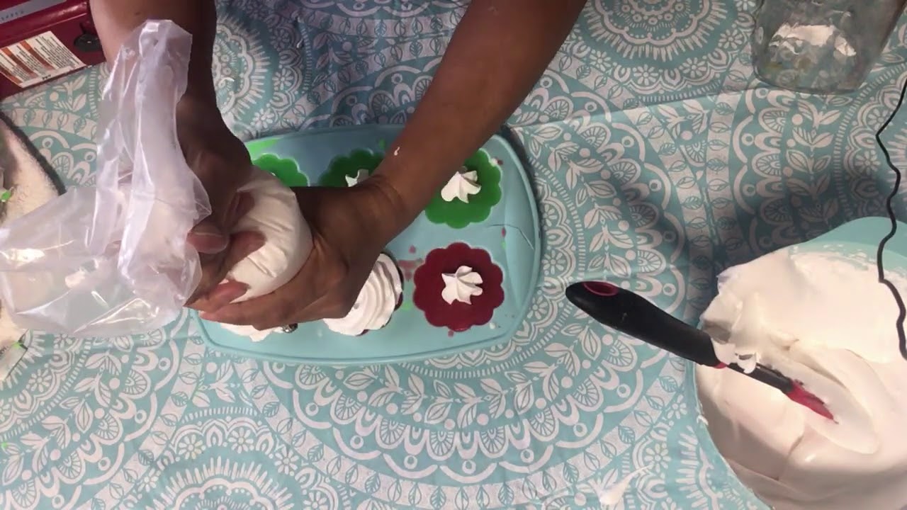 CUPCAKES NAVIDENOS DE GLICERINA. RECETA INCLUIDA.