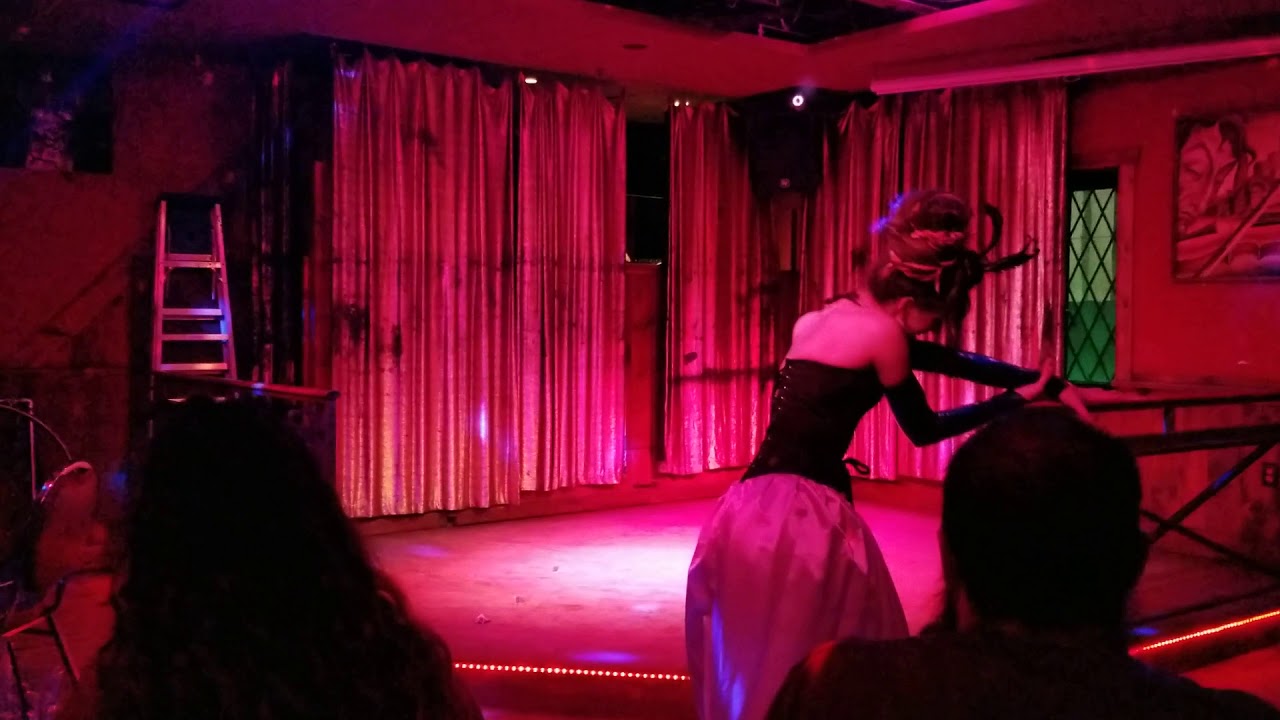 Sara without an H - Lucky You Burlesque