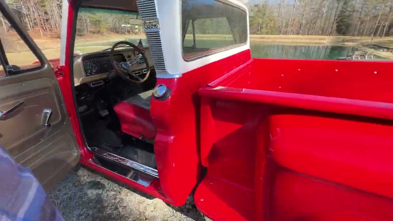 Тест функциональности модифицированного Chevrolet C 10 1965 года выпуска.