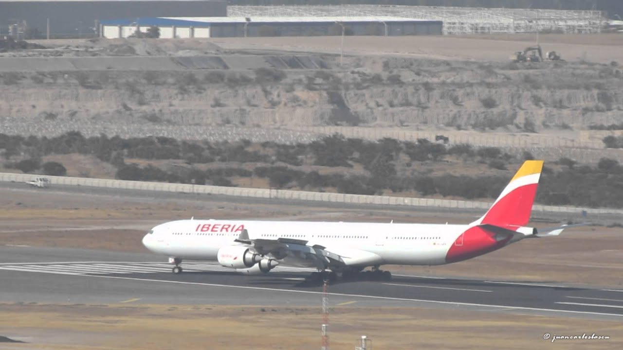 Iberia Airbus A340-600 (EC-LEV) usando toda la pista para aterrizar! SCEL RWY 17R