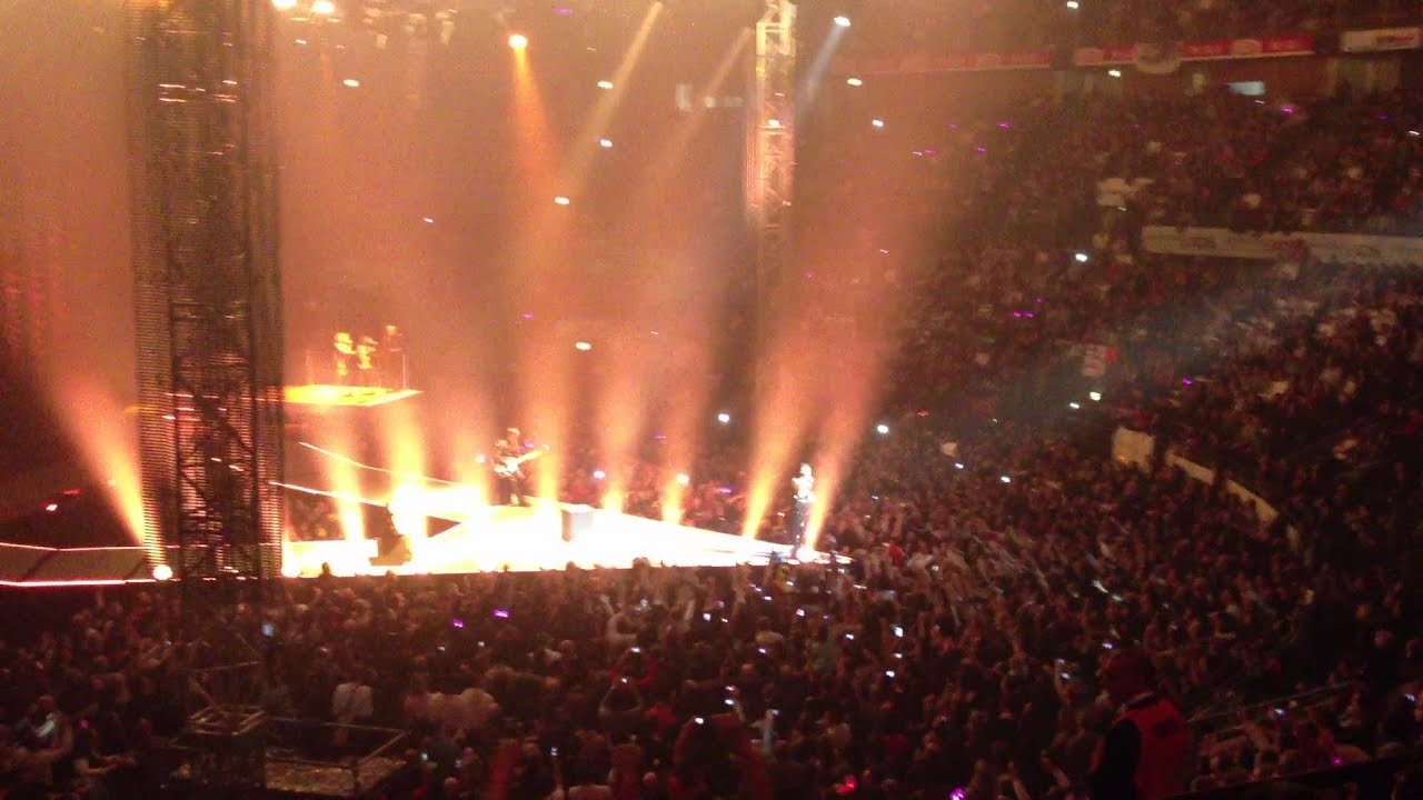 STRANI AMORI+LA SOLITUDINE*LAURA PAUSINI*CONCERTO INEDITO WORLD TOUR ROMA *01/01/12