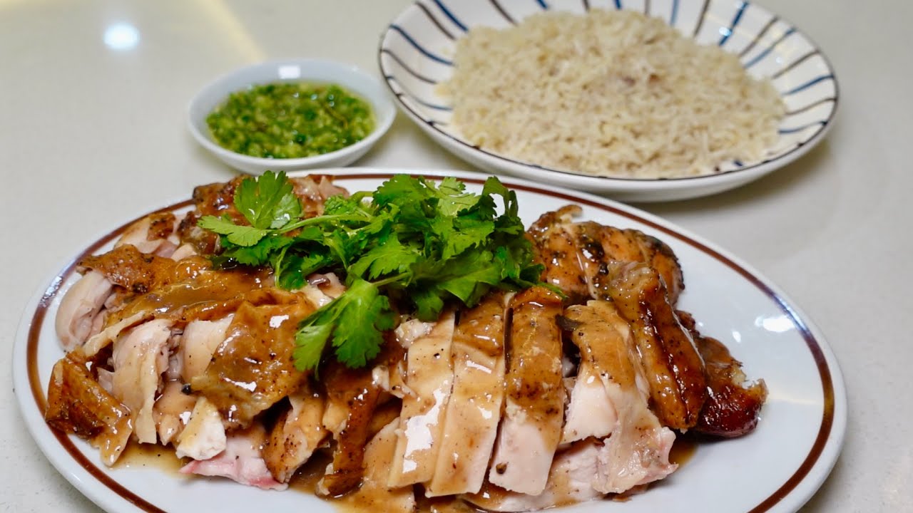 姜蓉烧鸡饭，嫩滑的烧鸡搭配上浓郁的姜蓉酱，配上鸡饭一口下去好吃到爆Roasted Chicken with Ginger sauce, Very delicious