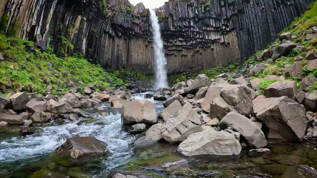 Svartifoss Waterfall |This Waterfall in Iceland Looks Like a Cathedral