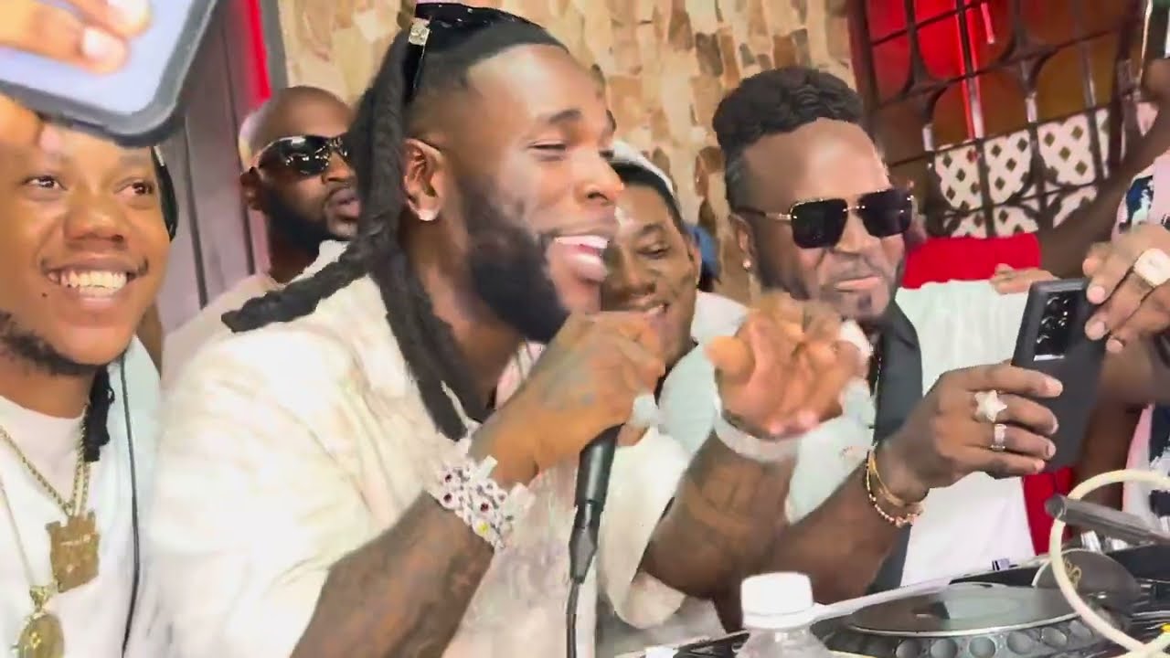Посмотрите выступление Burna Boy вживую на Ямайке Stone Love HQ