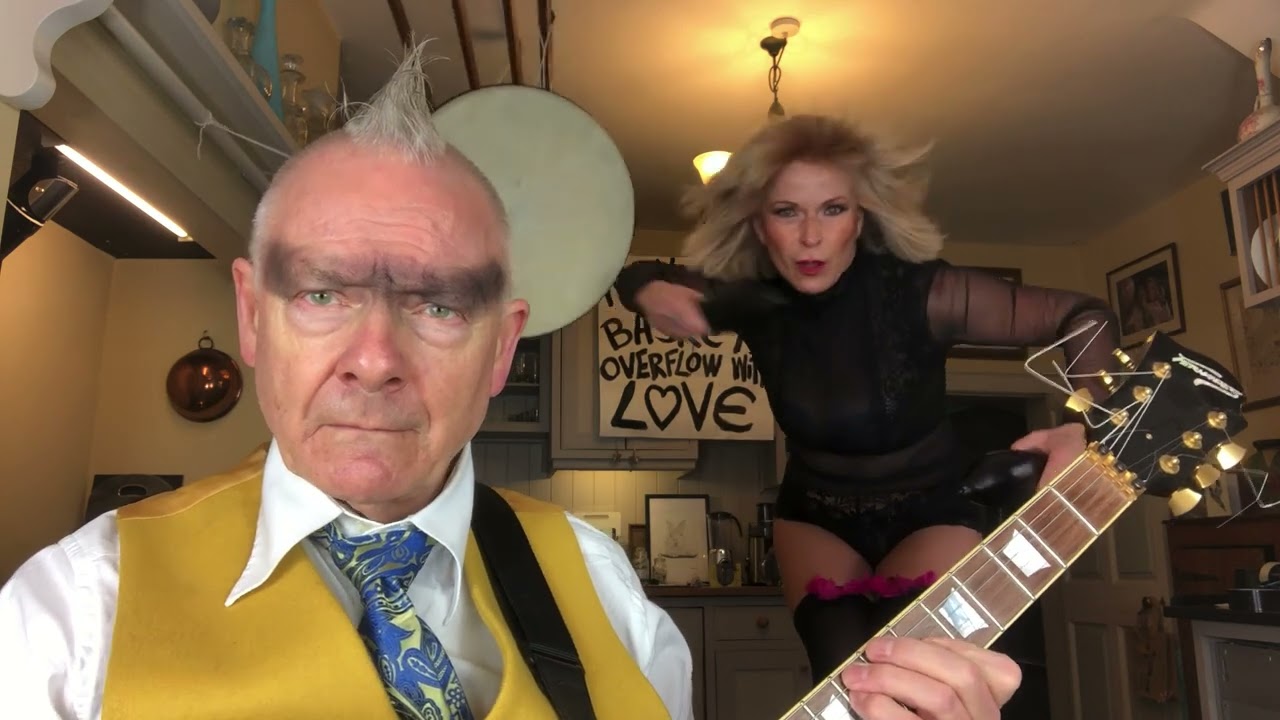 Toyah & Robert - Sunday Lunch BASKET CASE
