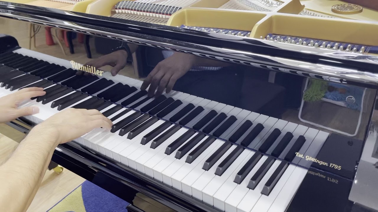 Trying Ritmüller RS160 Grand Piano