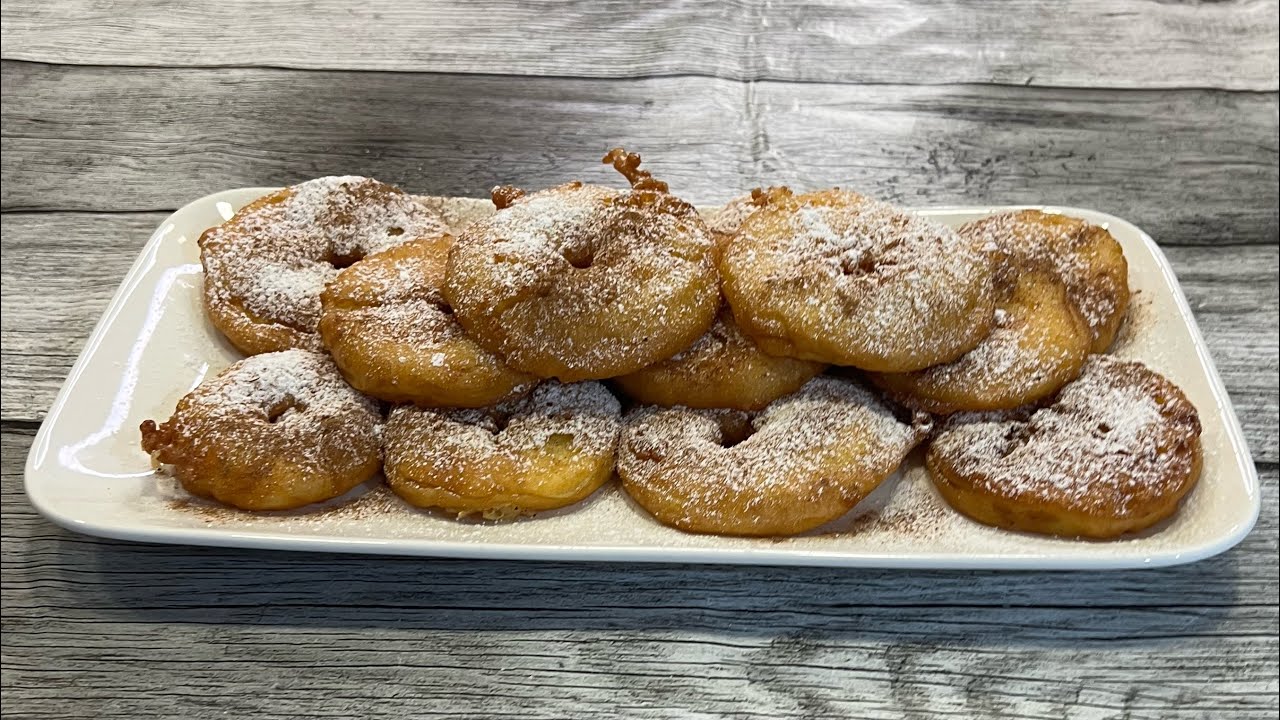 Frittele di mele, golose e veloci avvolte da pastella croccante e cuore morbido sono irresistibili.