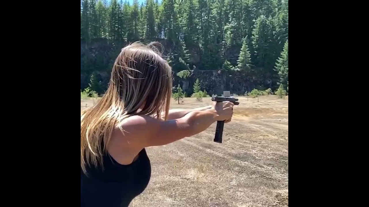 Women With Gun | Glock Extented Magzine | &alpha;&beta; #burstfire #womenwithgun #extentedmag