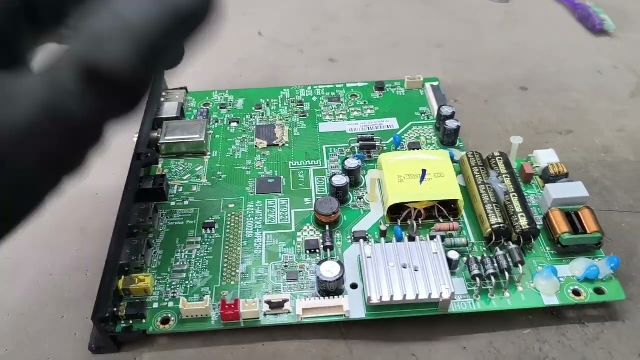 Tv Semp TCL 40S615 Não liga nada, Nem led standby, Mortinha! Gatinho safado quase mata Tv da cliente