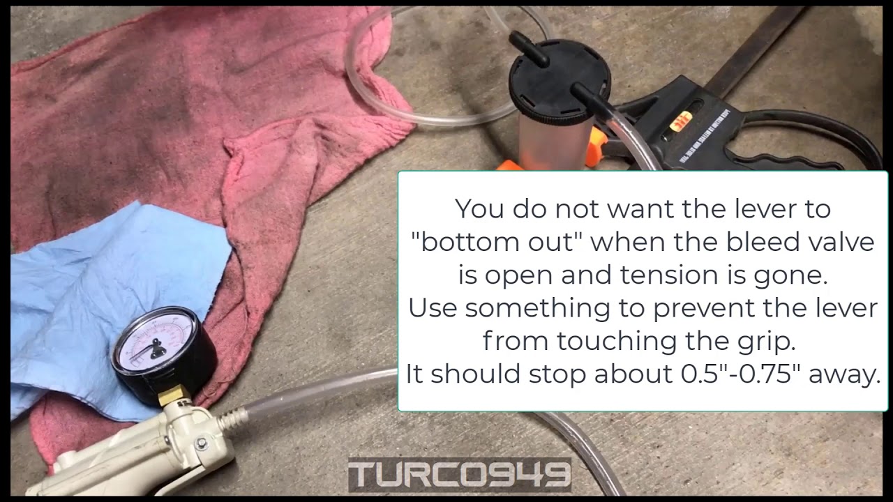 Moto Guzzi Stelvio - Flushing the hydraulic fluid from clutch and brakes