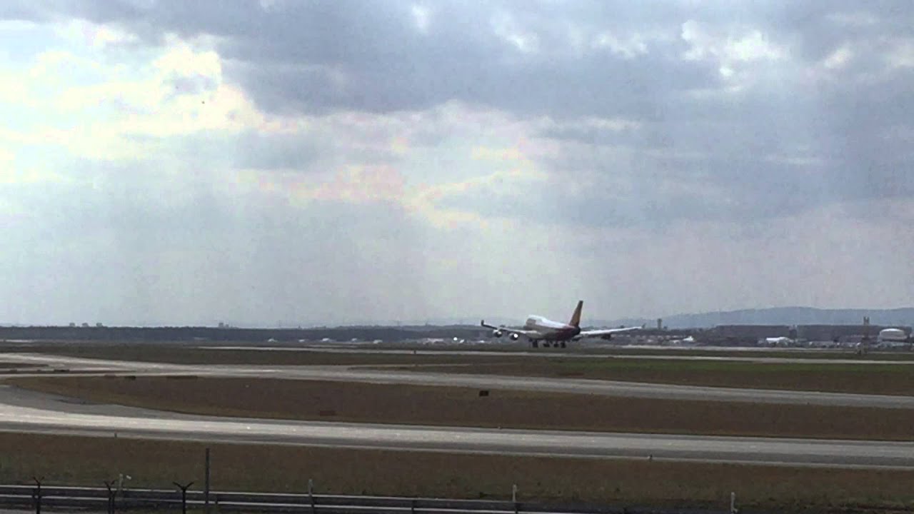 747 landing Frankfurt Airport