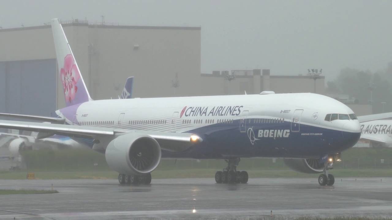A Very Foggy China Airlines 777-300(ER) (B-18007) Test Flight @ KPAE