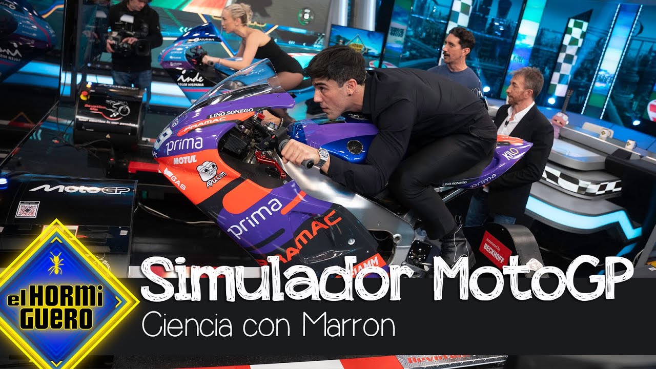 Óscar Casas "humilla" a Ana Mena en un simulador de MotoGP - El Hormiguero