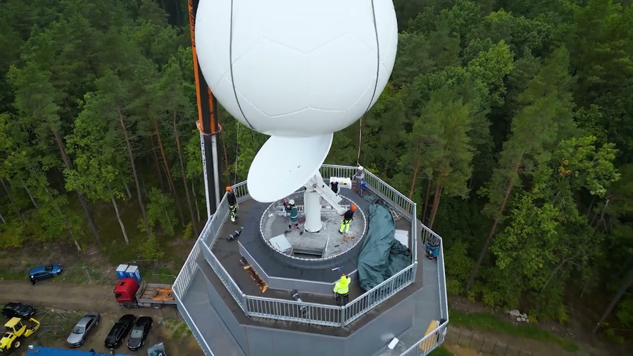 Montaż radaru meteorologicznego