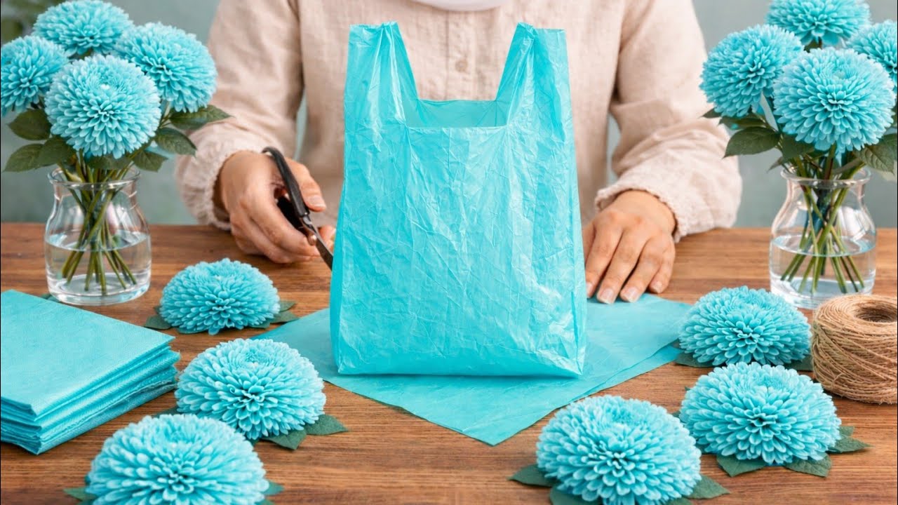 Как сделать букет из полиэтилена и пластиковой бутылки / Простой букет из полиэтиленового пакета ...