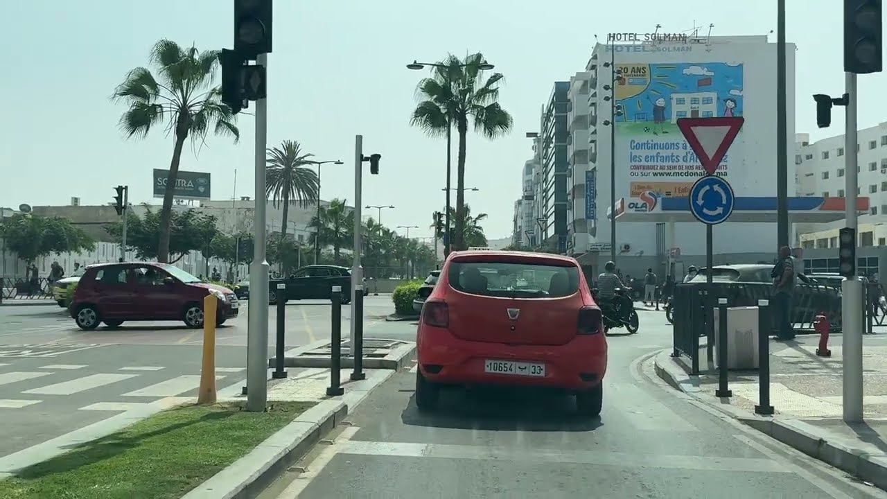 هنا يمكنكم إيقاف سياراتكم إذا كنتم متجهين إلى شارع الحسن الثاني