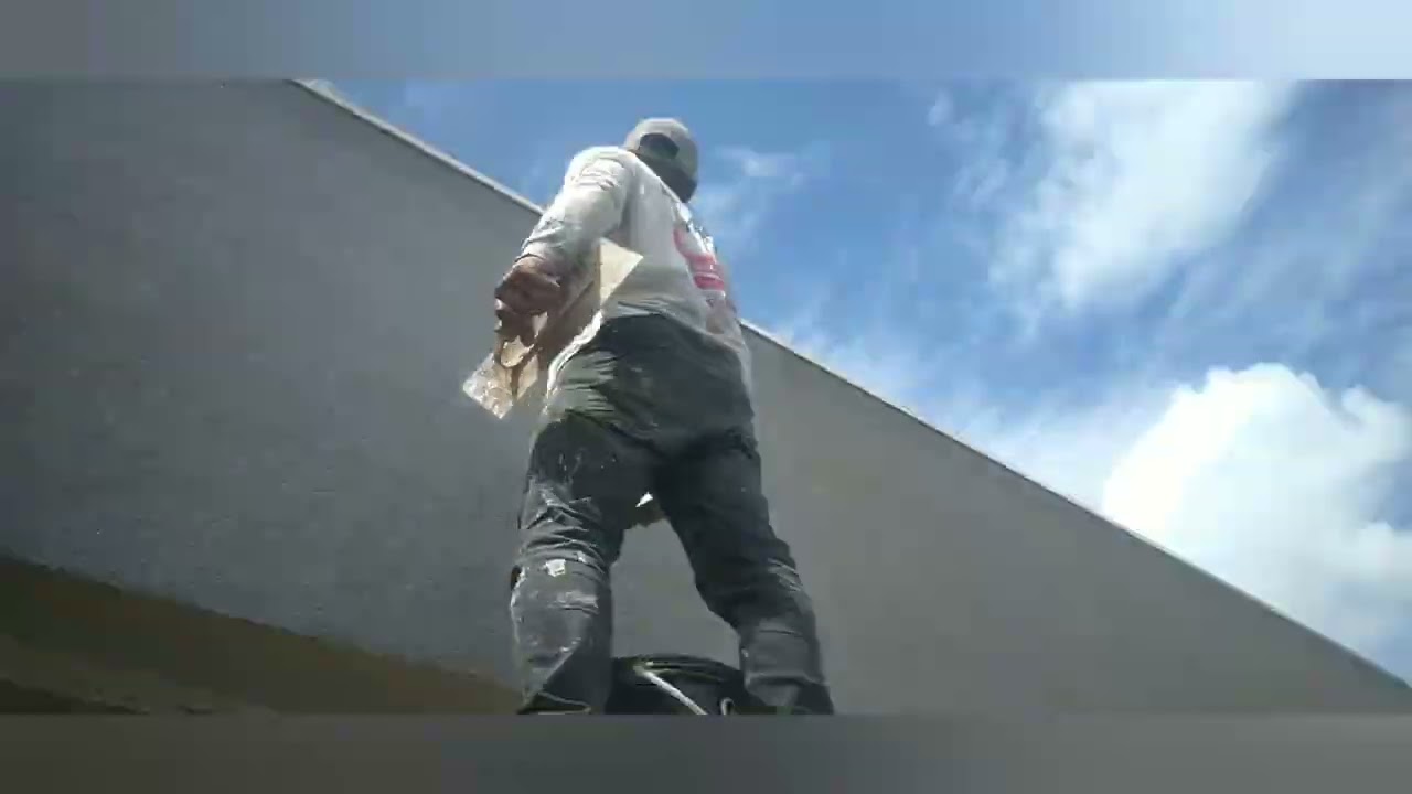 Preenchimento com massa acrílica sobre textura rolada. Granitino depois. 
