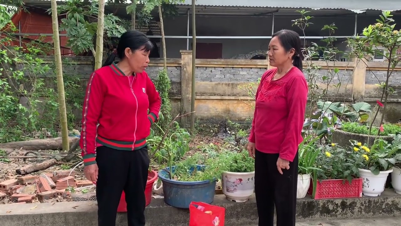 Thèm tiền mụ Phượng thấy nhâm không lấy quần áo liền gạ bà quế để mang đi bán 