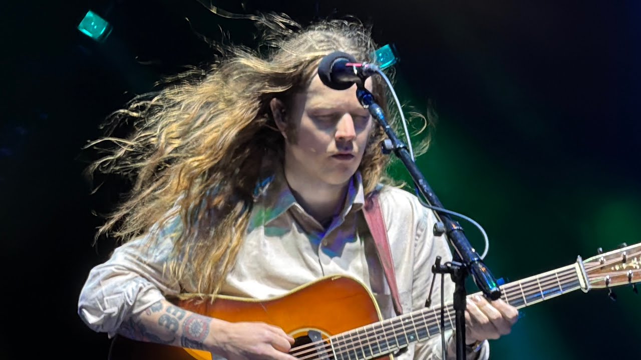 Billy Strings “All Fall Down” 12/6/25 Louisville Ky KFC Yum Center N2  