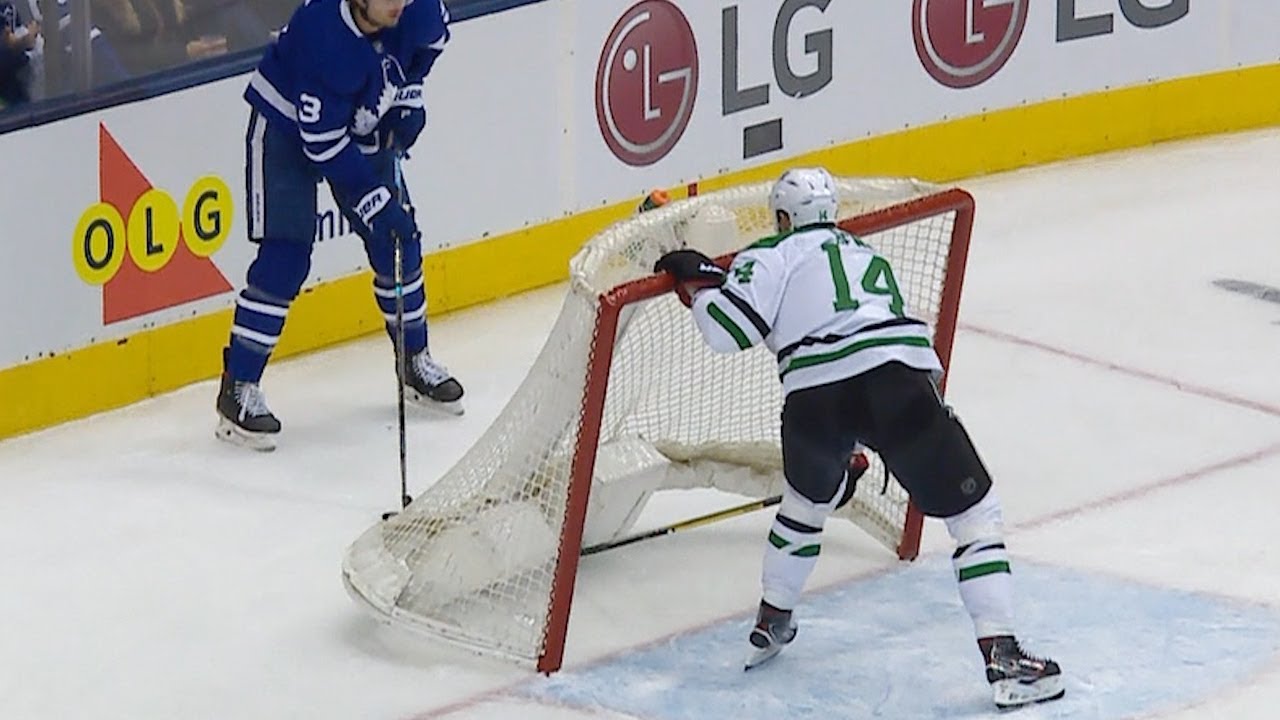 Jamie Benn lifts net, tries to poke check under it