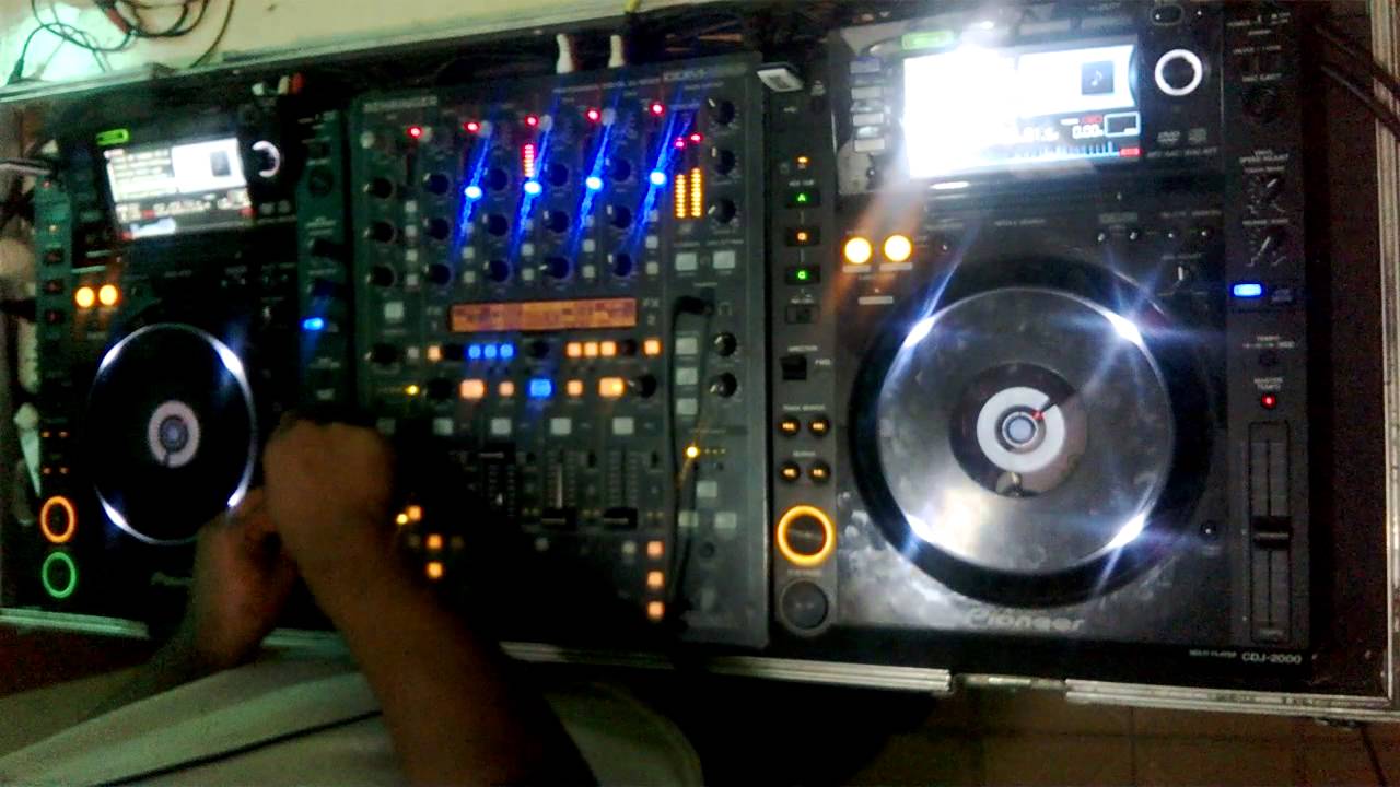 ....DJ PLAY ....2 PIONEER CDJ 2000 + BEHRINGER DDM 4000 + SET EN VIVO