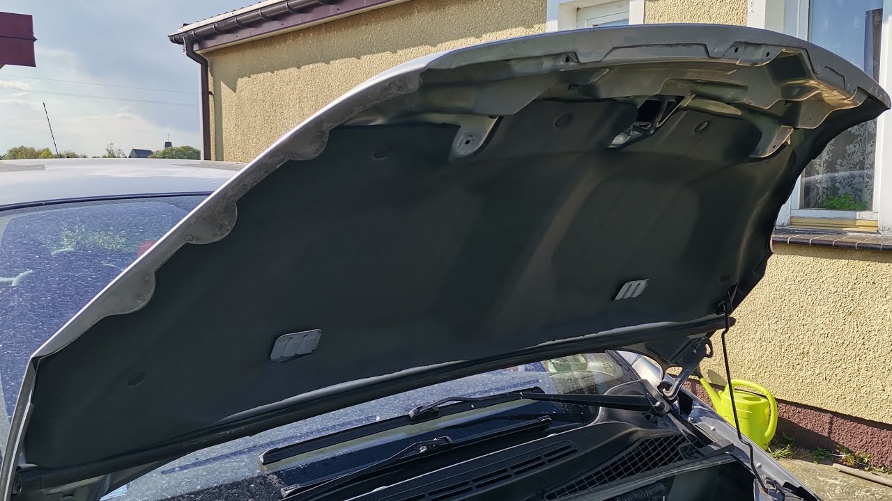 Wymiana wygłuszenia maski  w Citroën Xsara Picasso(Engine hood soundproofing replacement)
