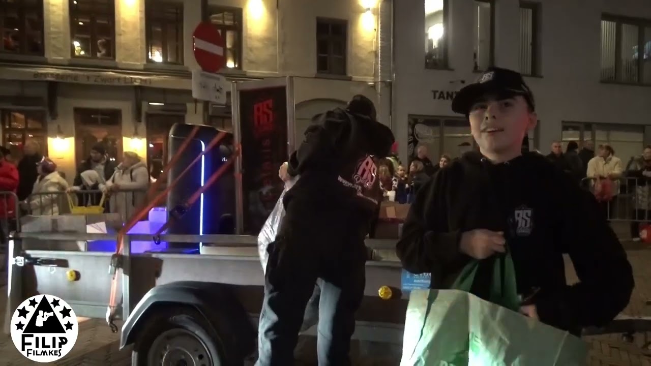 de  reclame stoet van de  avond carnavalstoet  van Brakel