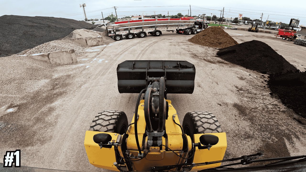 A Day at Work In a Caterpillar 930H Loading Trucks - #1