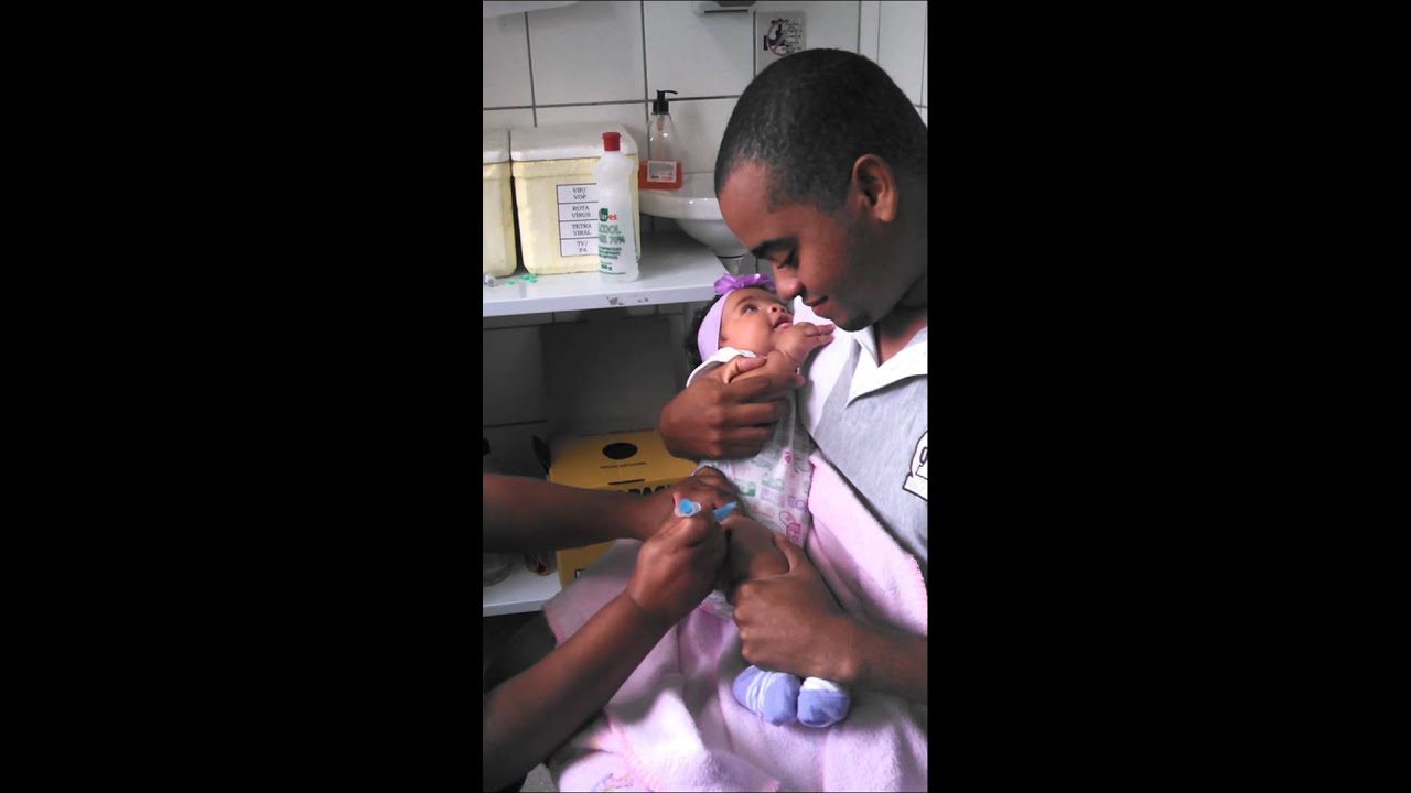 Hallana Hellen e a vacina de 3 meses