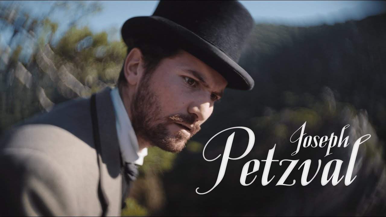 Объектив Joseph Petzval 27 мм f/1.7 и 135 f/2.5 с функцией управления боке и фокусным сопряжением.