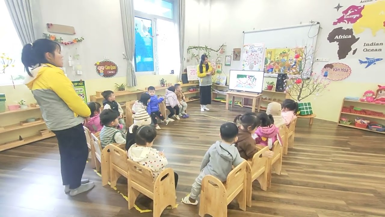Nhận biết tập nói : Hoa đào - Hoa mai. Gv: Nguyễn Thị Trang. Độ tuổi : Nhà trẻ