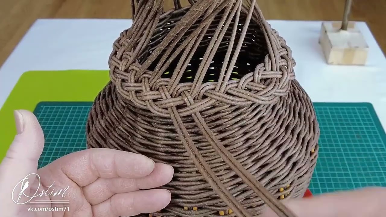 Коса на вазоне