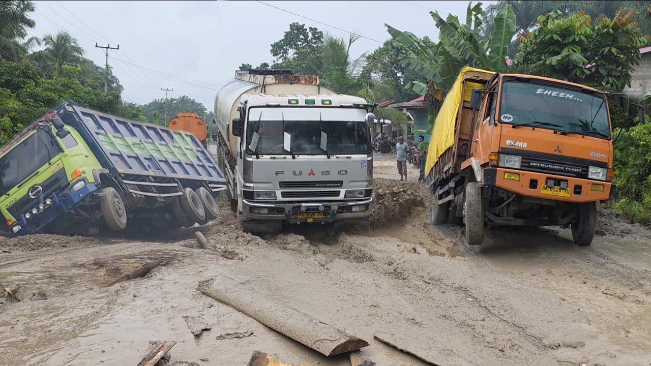Jalan Yang Paling Sulit Di Lewati || Detik Detik Truck Nyaris Terbalik