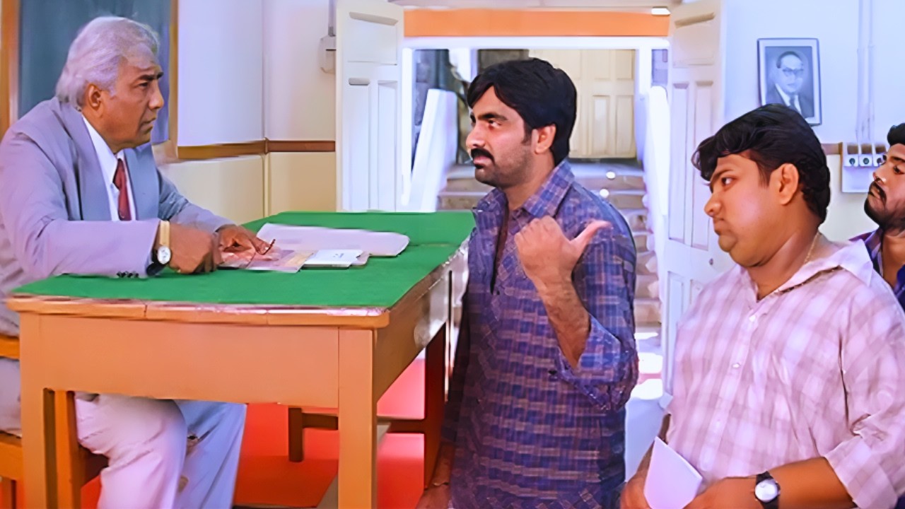 टकले हमें पास कर देना वरना तुझे दुनिया से पास कर देंगे 😎 | रवि तेजा सुपरहिट कॉमेडी सीन | South Dub