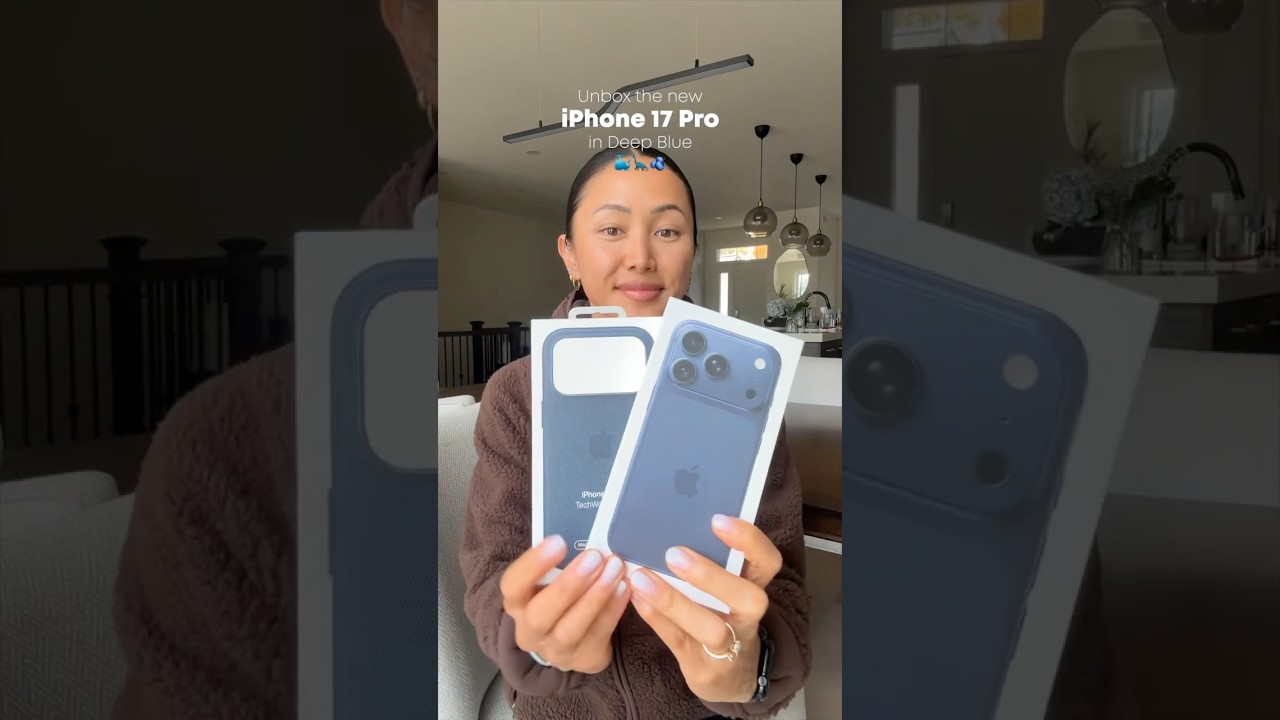 iPhone 17 Pro unboxing 💙🐳🦕✨ #iphone17 #iphoneunboxing #iphone17pro #appleiphone