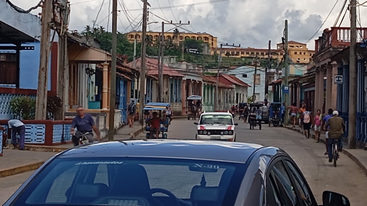 VIDA  COTIDIANA en BARACOA y mi visita a la Casa de un cubano -americano .