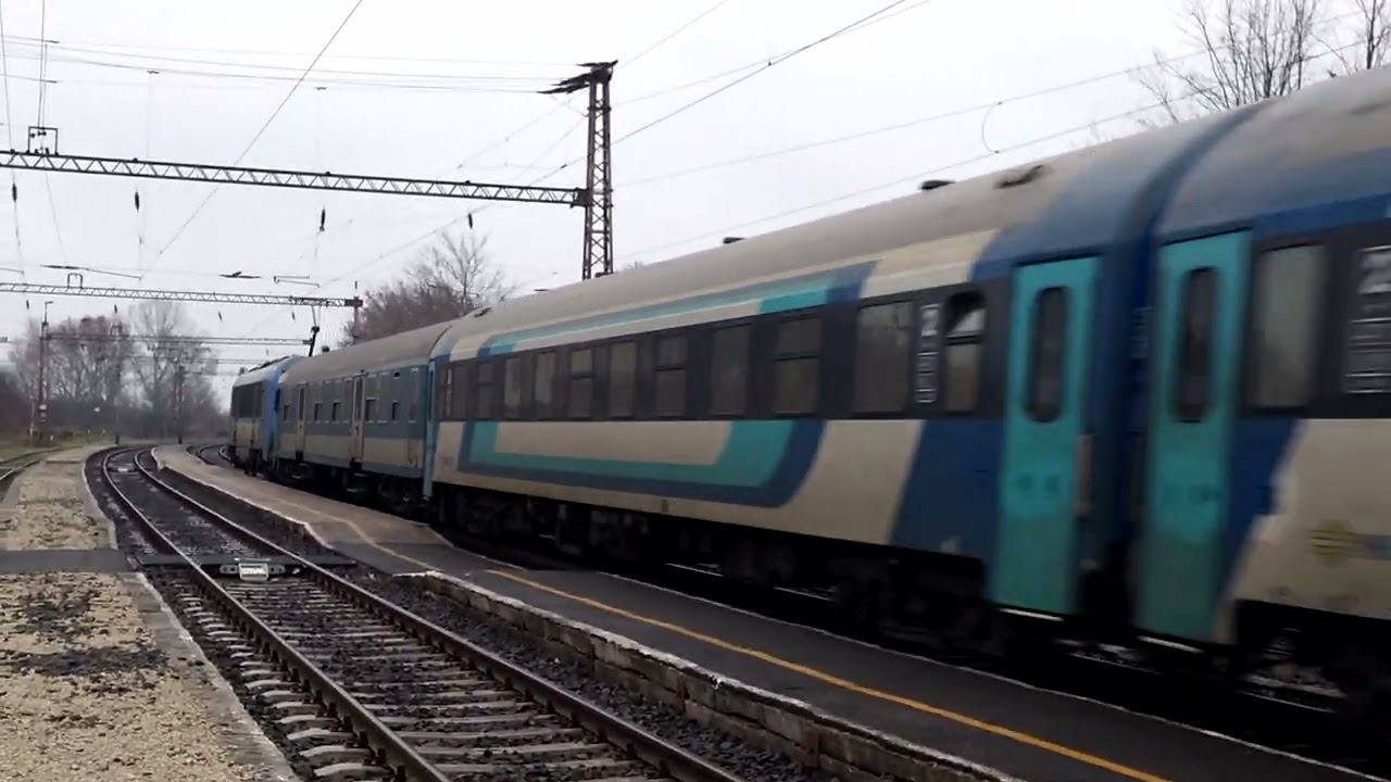 BlueStride Mecsek IC-vel halad Budapest felé 
